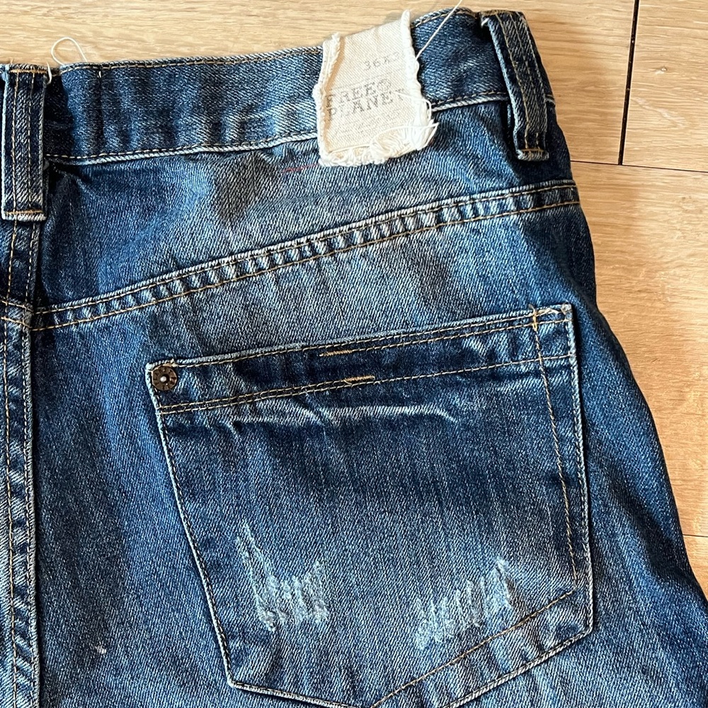 Men’s Free Planet Distressed Jeans - Picture 4 of 6